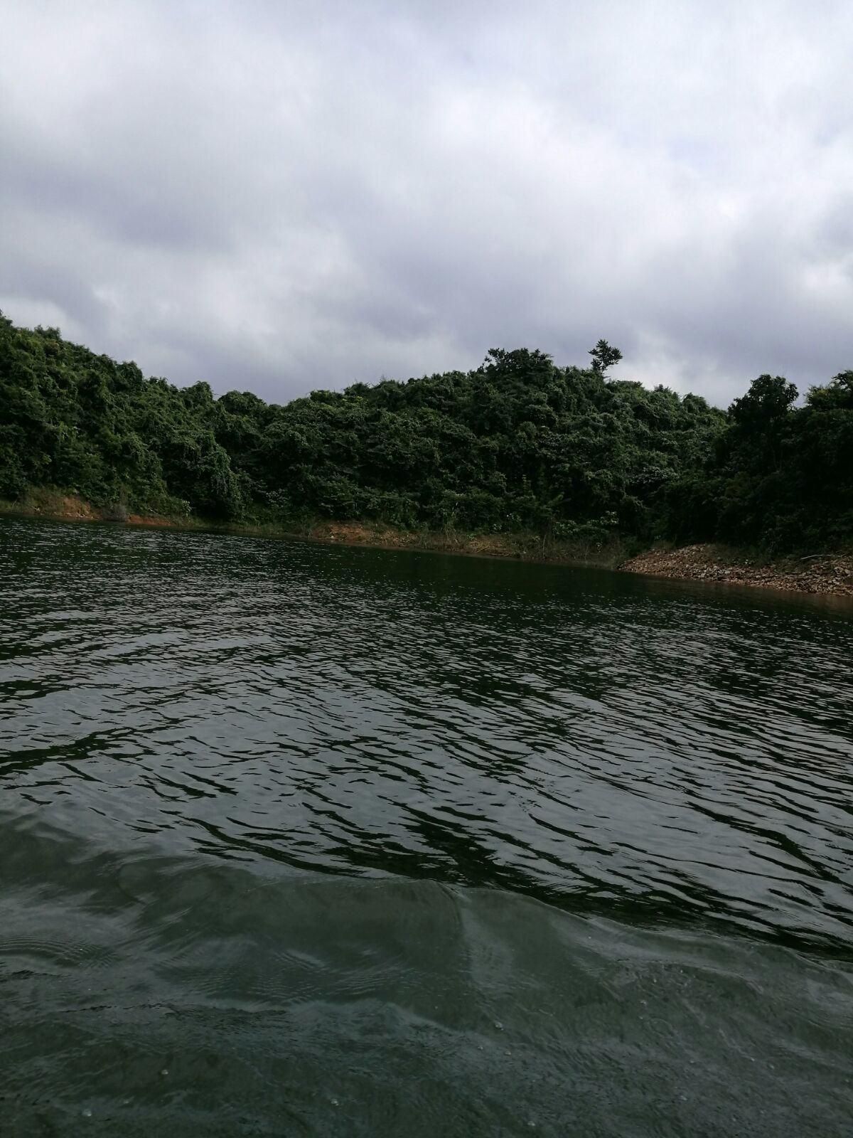 松涛水库 有“一线天”的动人故事有回味无穷的“鳙鱼火锅”