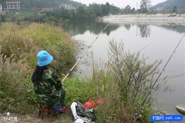 深冬初春野外钓鱼宜选小水域