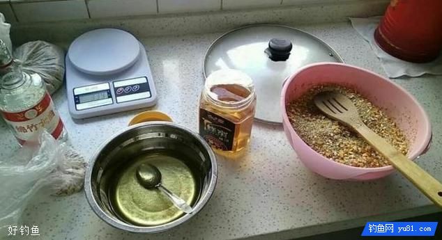 夏季钓鲫鱼的窝料配方