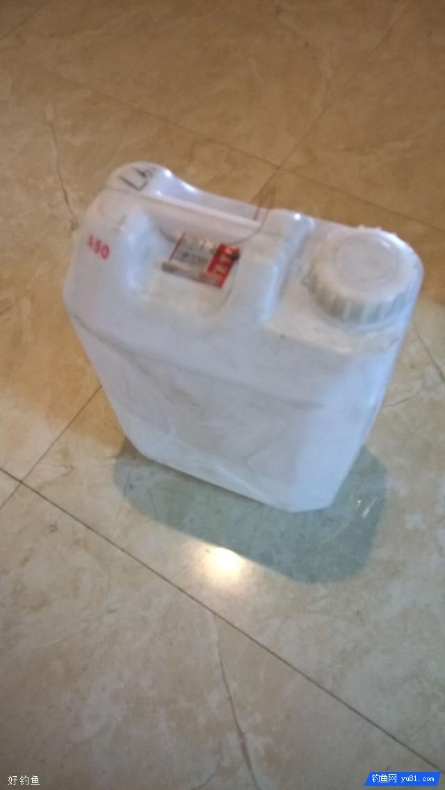 六旬老大爷自制家传钓鲫鱼药酒配方