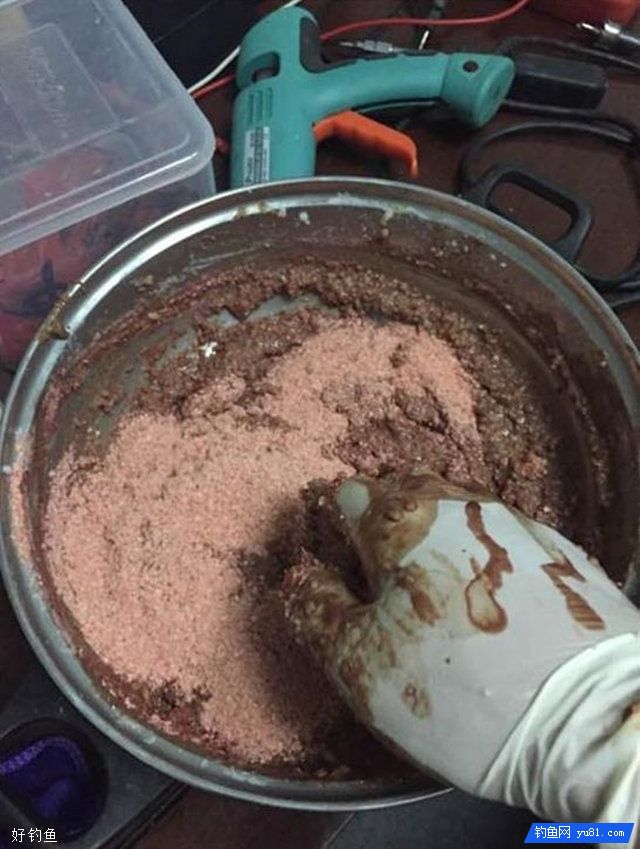 独家绝招：春季自制血饵饵料水库钓鲫鱼
