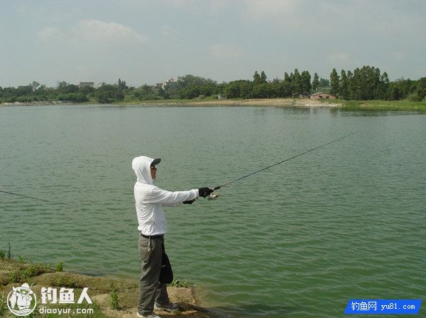 夏季路亚鲈鱼的作钓区域选择