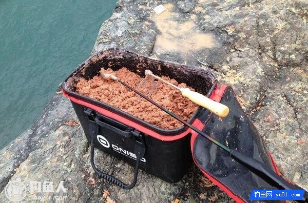 浅谈矶钓诱饵的正确施撒方法