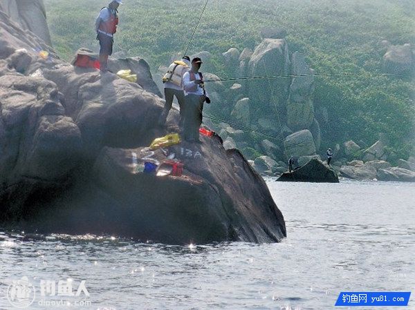 海岸垂钓的诱鱼鱼饵配置及渔具介绍